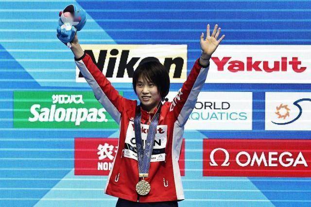 女孩走上10米跳台CQ9电子游戏平台(图8)