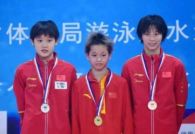 女孩走上10米跳台CQ9电子游戏平台(图15)