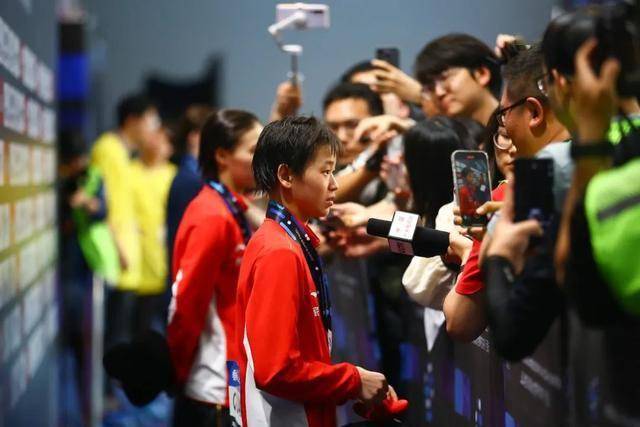 女孩走上10米跳台CQ9电子游戏平台(图20)