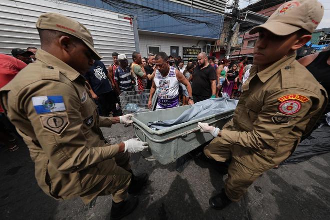 察围剿121人死亡毒贩无人机扔炸弹头号头目逃脱CQ9电子游戏巴西最致命反毒行动：2500名警(图2)