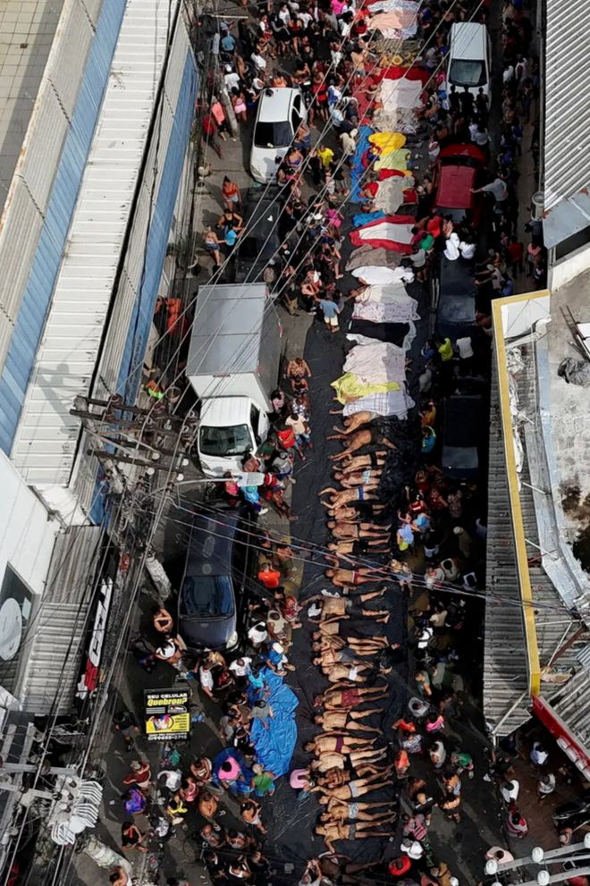 察围剿121人死亡毒贩无人机扔炸弹头号头目逃脱CQ9电子游戏巴西最致命反毒行动：2500名警(图1)